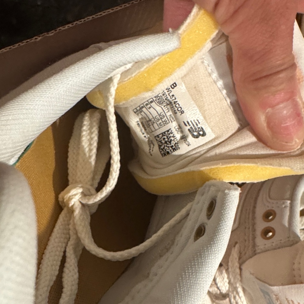 New Balance Women's 574 Shoes - Picture 5 of 9
